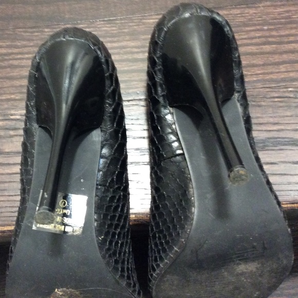 Black Heels - Picture 3 of 3